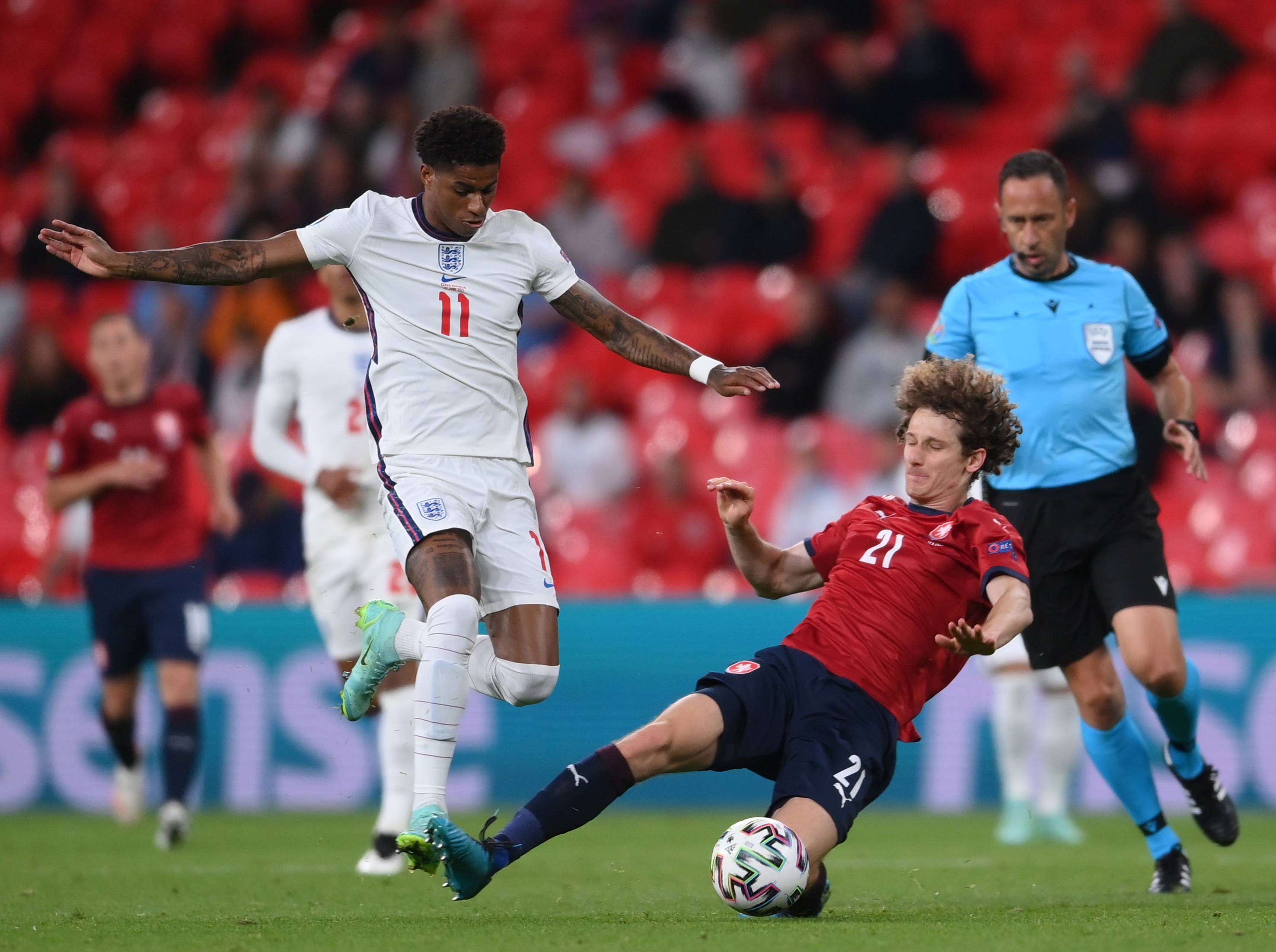 包含捷克城胜出即升，英超前景一片光明的词条