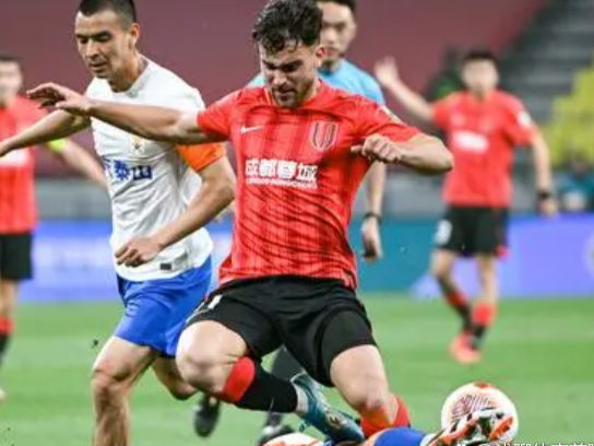 纷繁交织的战术角逐，球员们全力以赴的简单介绍