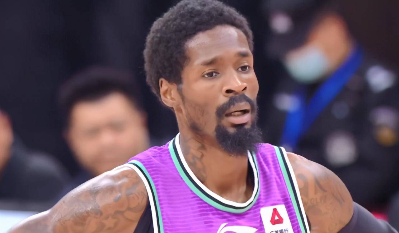 决胜时刻球员表现出色，锁定胜局