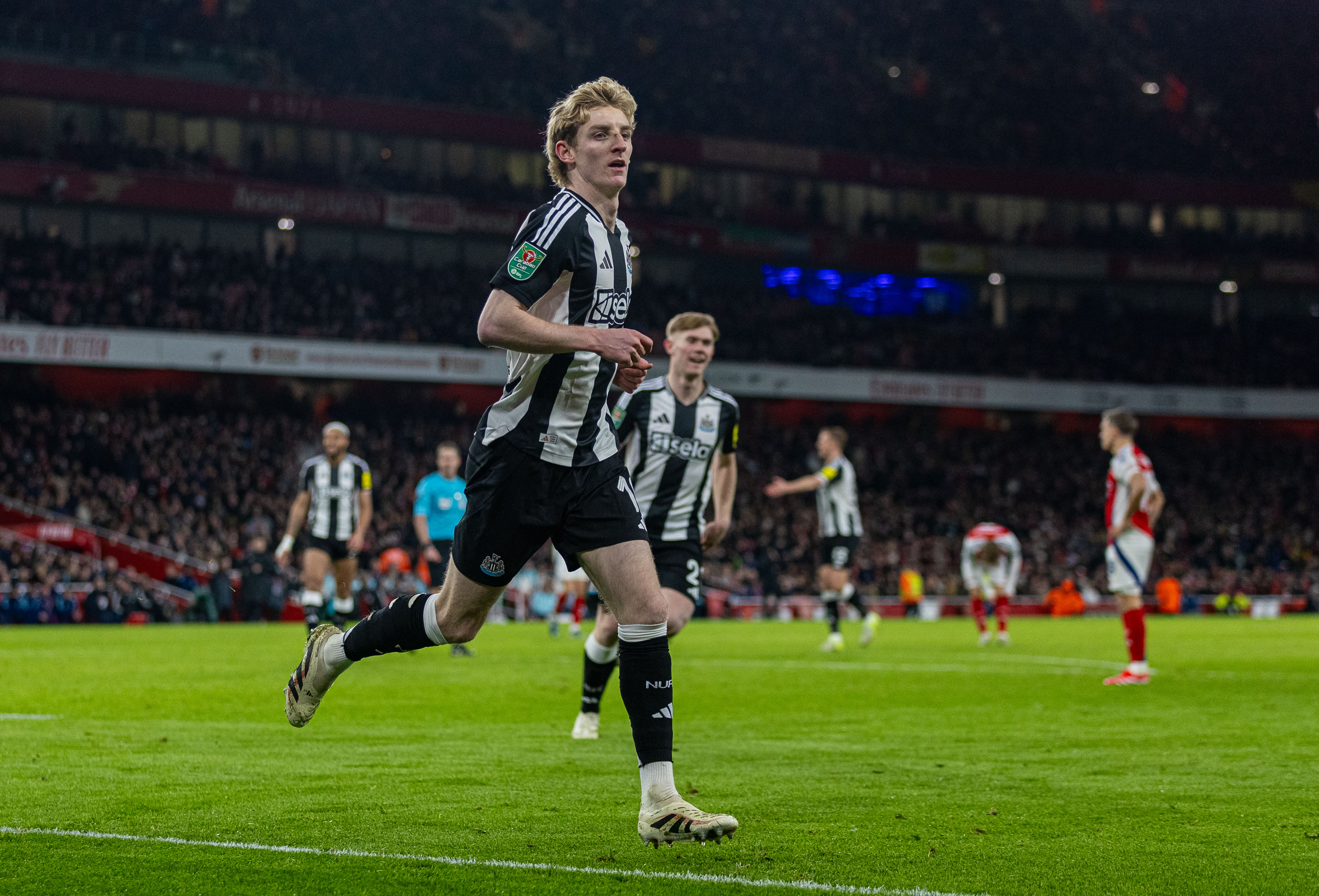 阿森纳主场大胜，众将助攻桑切斯首秀硬闯主场