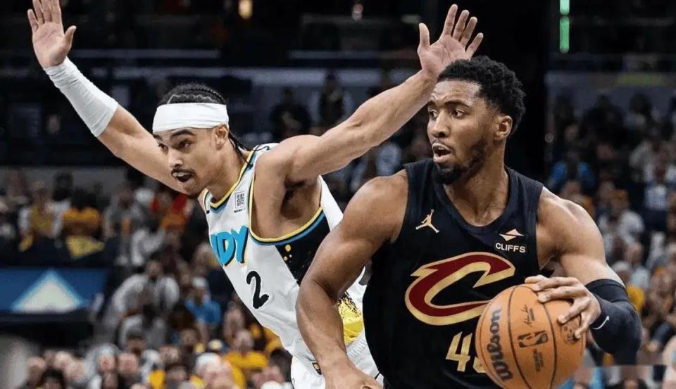 库里三巨头联手，米切尔得分突破，国王冲击季后赛！