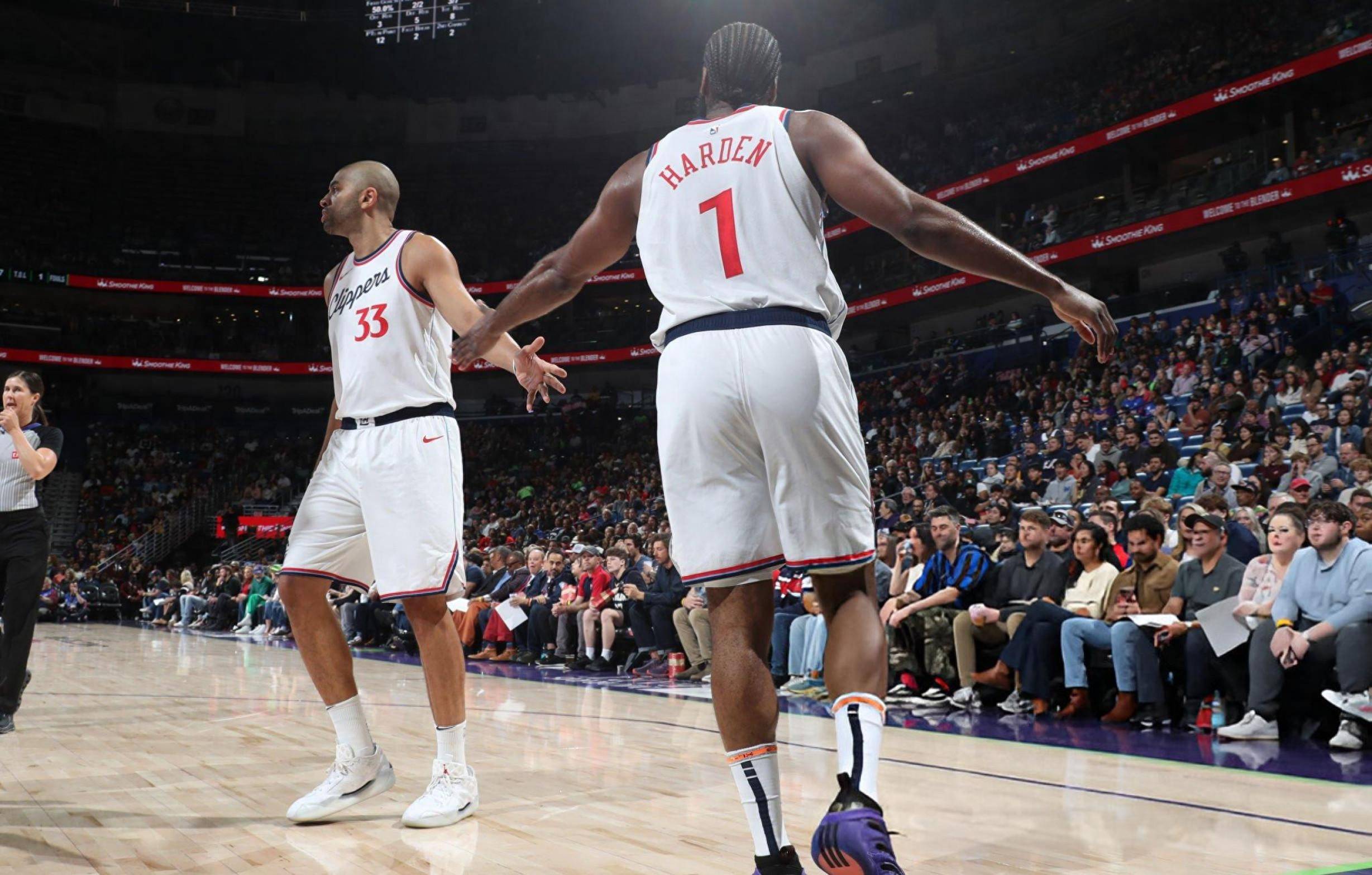 鹈鹕绝杀时刻，全明星入选点燃赛场，掀起高潮迎来胜利！