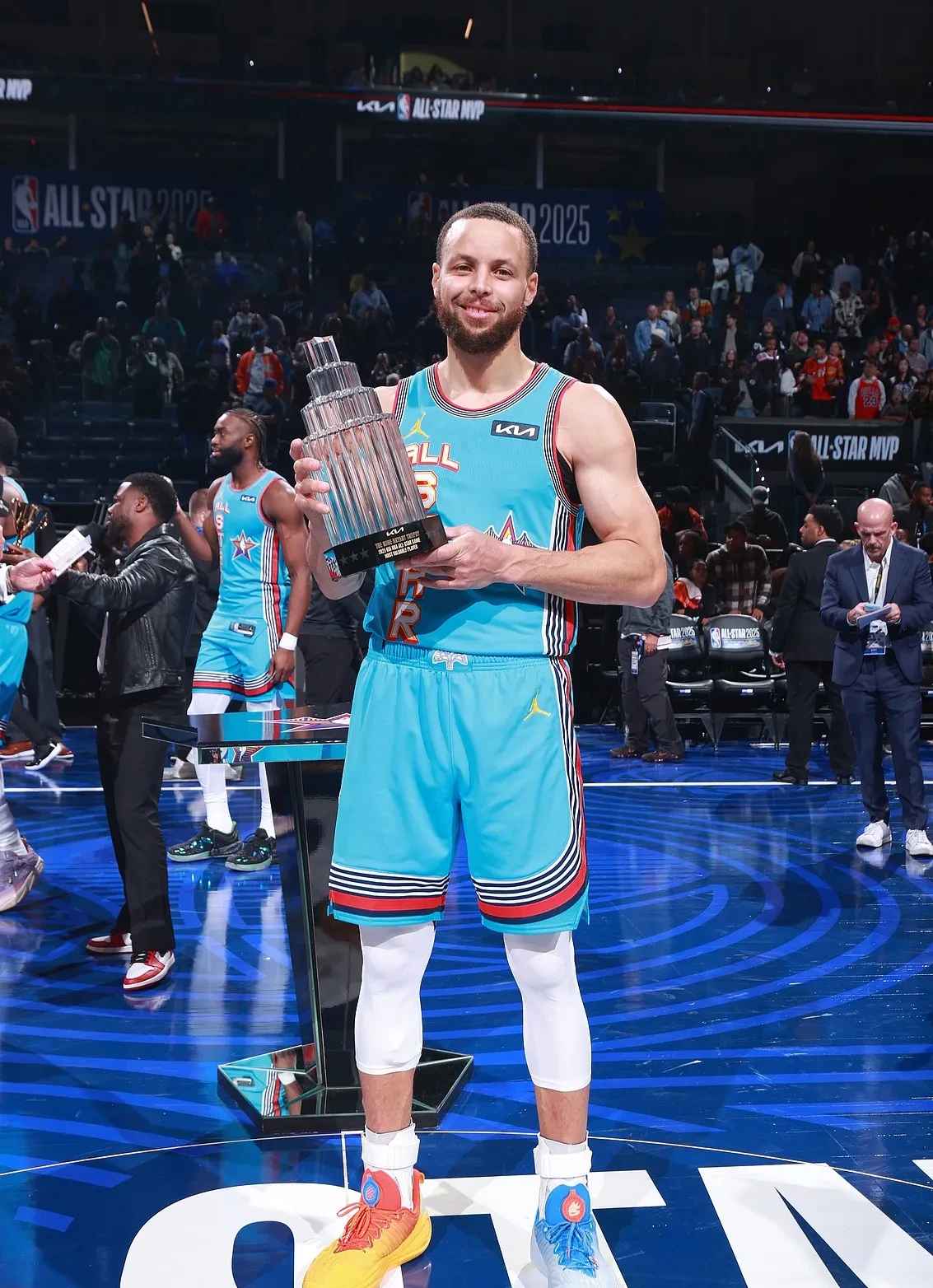 塔图姆官方公布新规，库里引发争议，老鹰球迷热议！