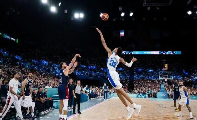 库里关键节点绝杀，巴黎圣日耳曼带队取胜！